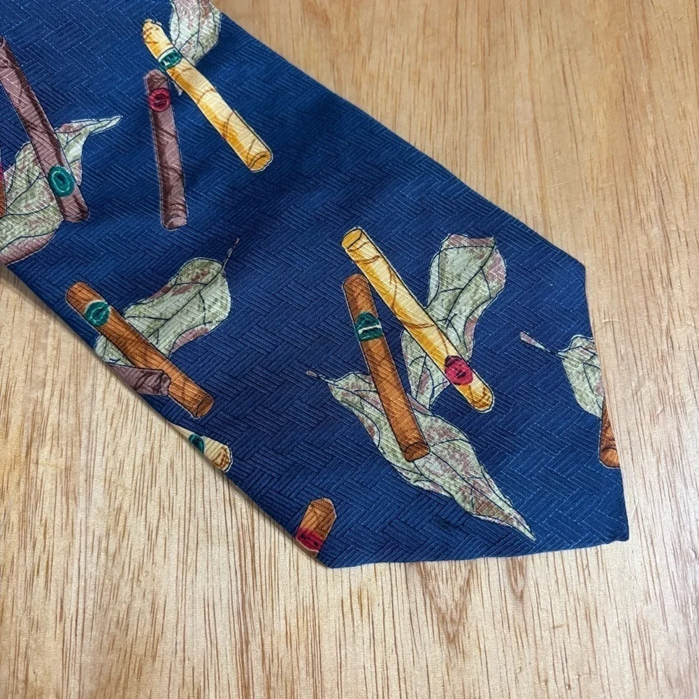 Enamels Men’s 100% Silk Cigar Novelty Print Neck Tie